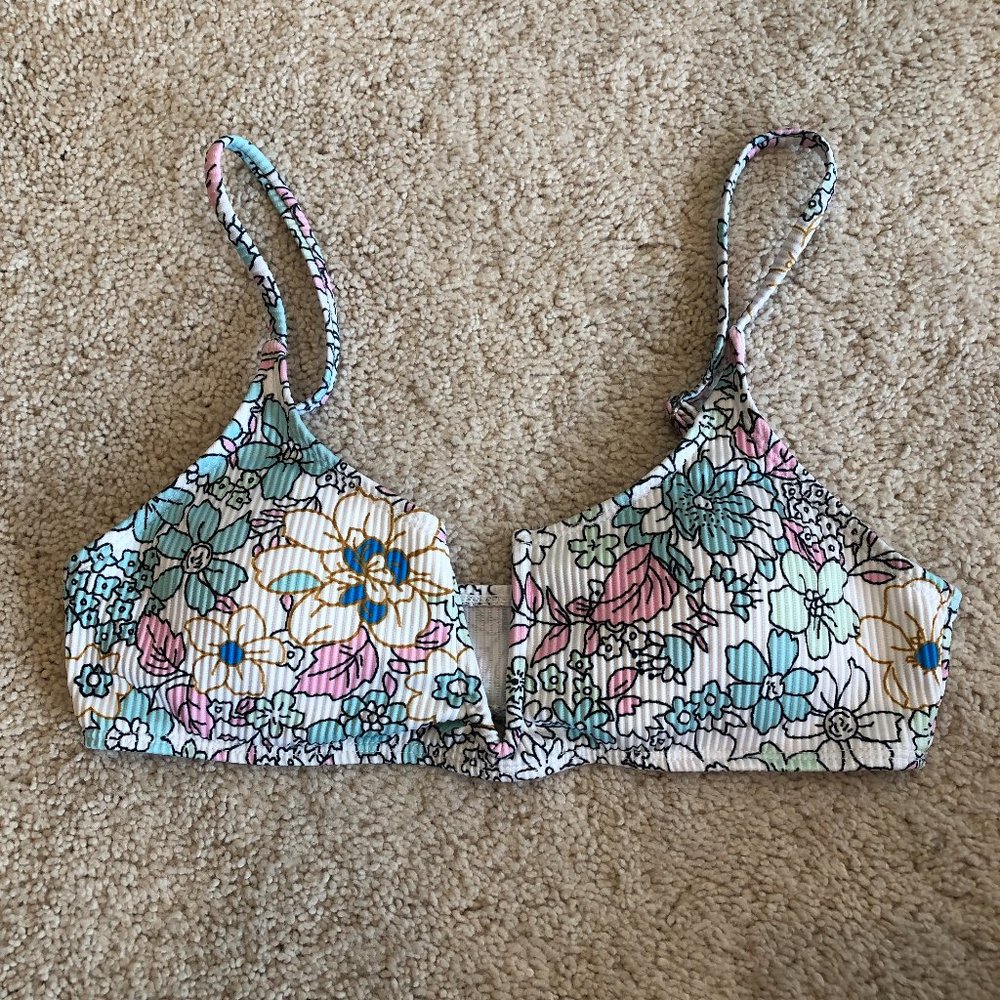 NWOT Light Blue/Pink/Green Floral Bikini Top Size Small